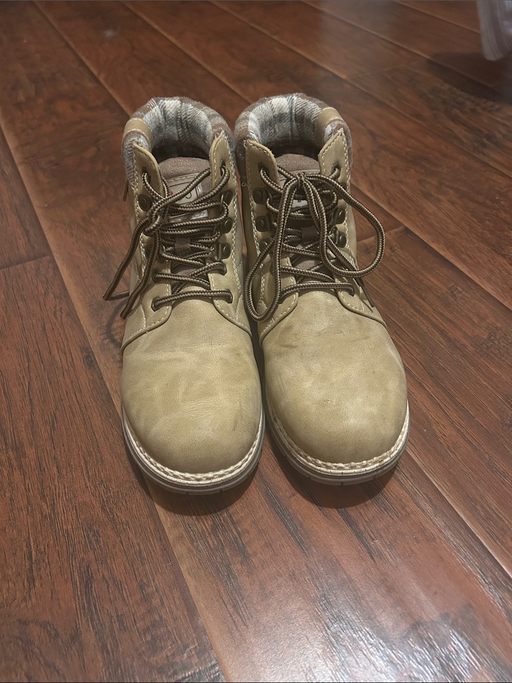 Woman’s Casual Lace-Up Boots in Tan